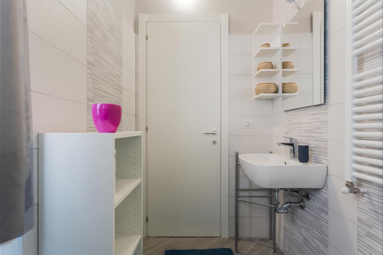 Cozy And Warm 1 Bedroom - Via Sapeto Apartment Mailand